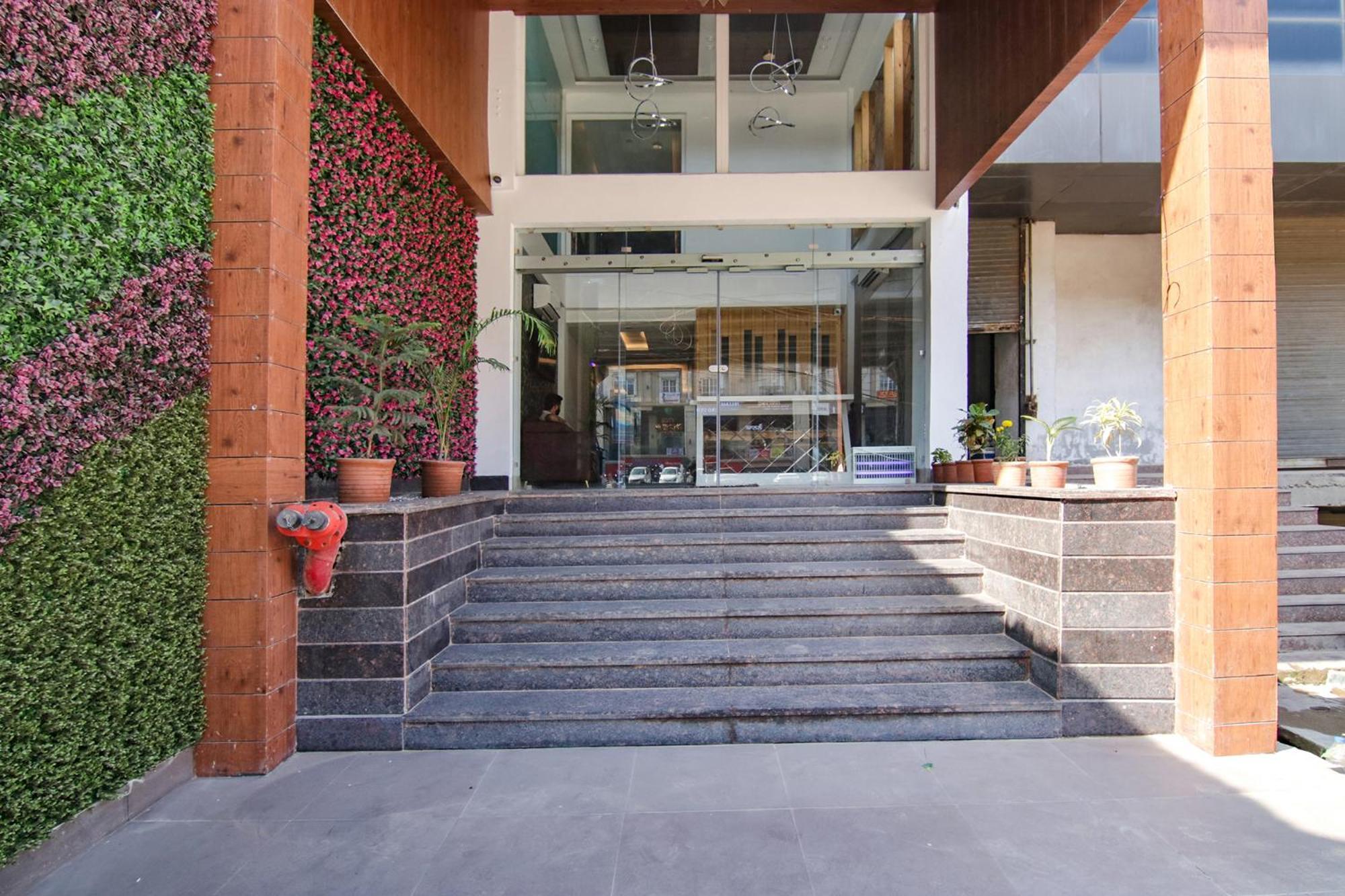 Fabhotel Prism Grand Zirakpur ภายนอก รูปภาพ